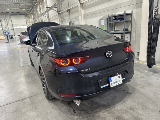 IMG_6097.Dovoz Mazda 3 sedan 2.0 Hybrid Nemecko Burgebrach 07:20