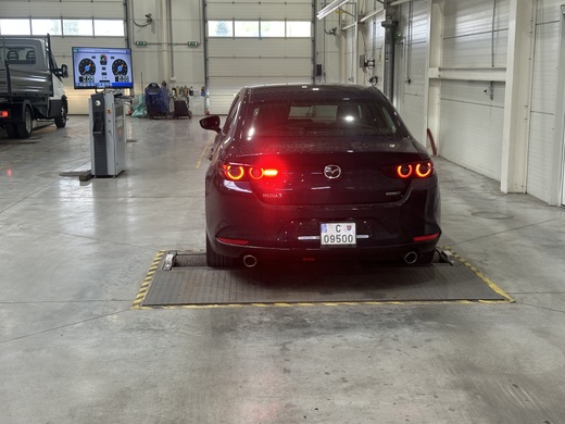 IMG_6098.Dovoz Mazda 3 sedan 2.0 Hybrid Nemecko Burgebrach 07:20