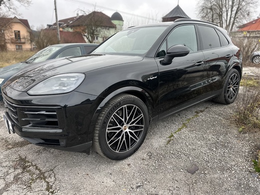 Porsche Ceyenne E HYBRID dovezené 1/2026