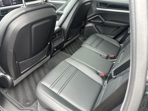 Porsche Ceyenne E HYBRID dovezené 1/2026