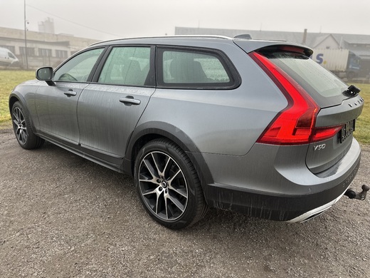 Volvo V 90 Cross Country dovezené z Nemecka 12/2025